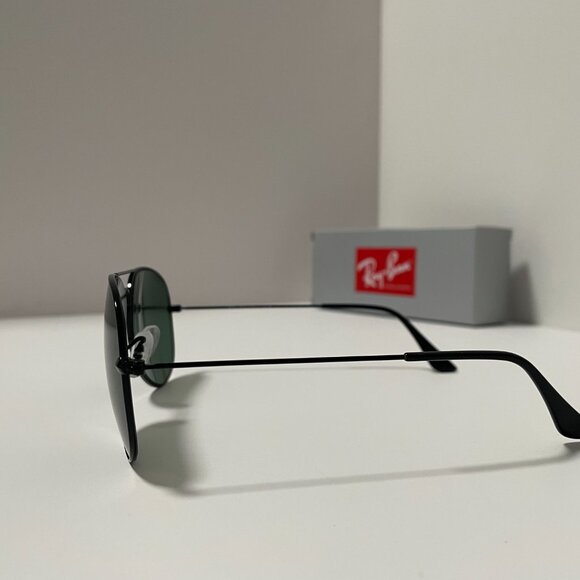 RB3025 Ray-Ban Aviator Classic Black with Gray Green Lens Sunglasses 58-14 - Picture 6 of 11